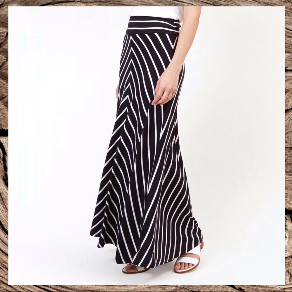 Max Studio Navy Blue & White Striped Maxi Skirt – Size Small – EUC